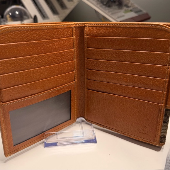 Gucci Brown GG Monogram Wallet - Picture 4 of 7